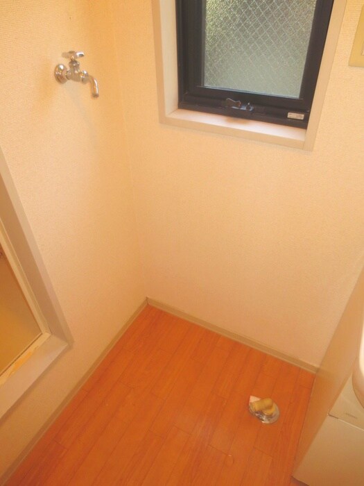 物件内観写真13　(洗濯機置場)