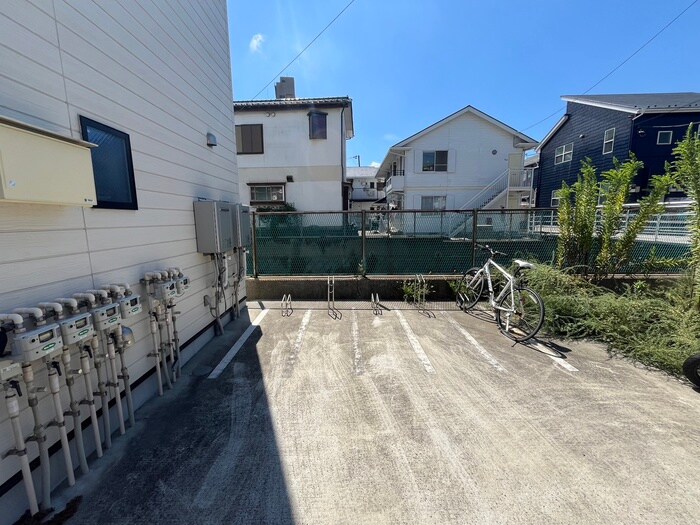 物件外観写真3　(駐輪場)