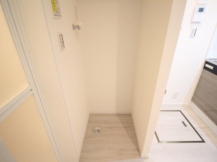 物件内観写真14　(洗濯機置場)