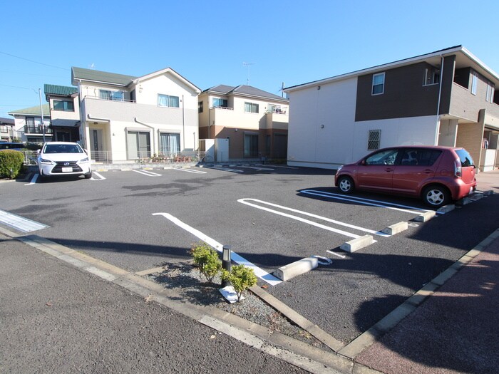 物件外観写真2　(駐車場)