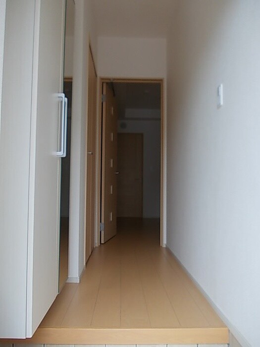 物件内観写真7　(玄関)