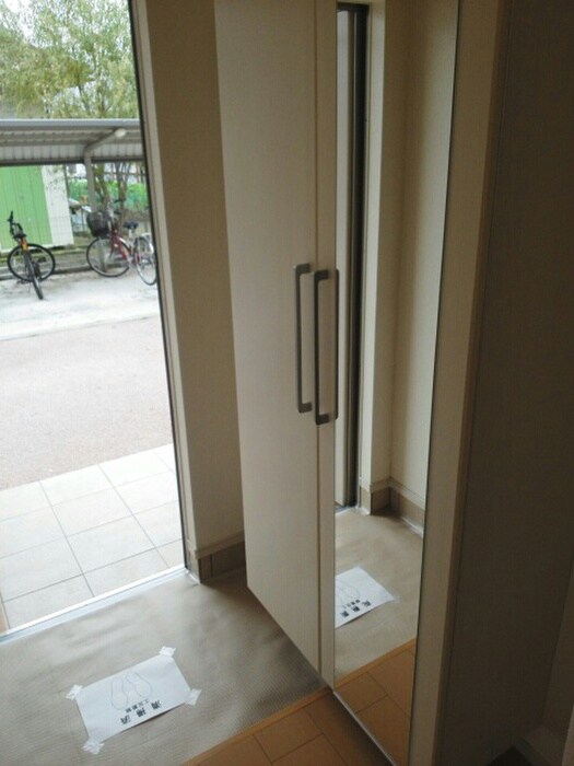 物件内観写真14　(玄関)