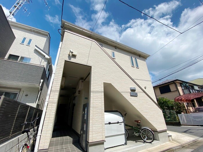 物件外観写真4　(エントランス部分)