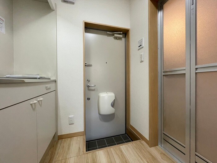 物件内観写真16　(玄関)