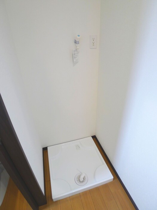 物件内観写真18　(洗濯機置場)