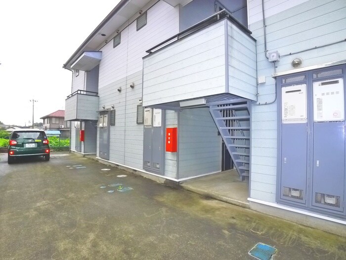 物件外観写真3　(エントランス部分)