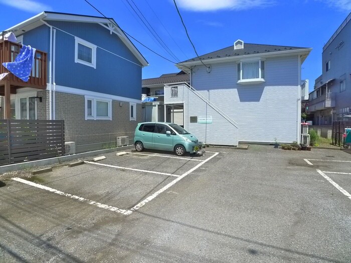 物件外観写真5　(駐車場)