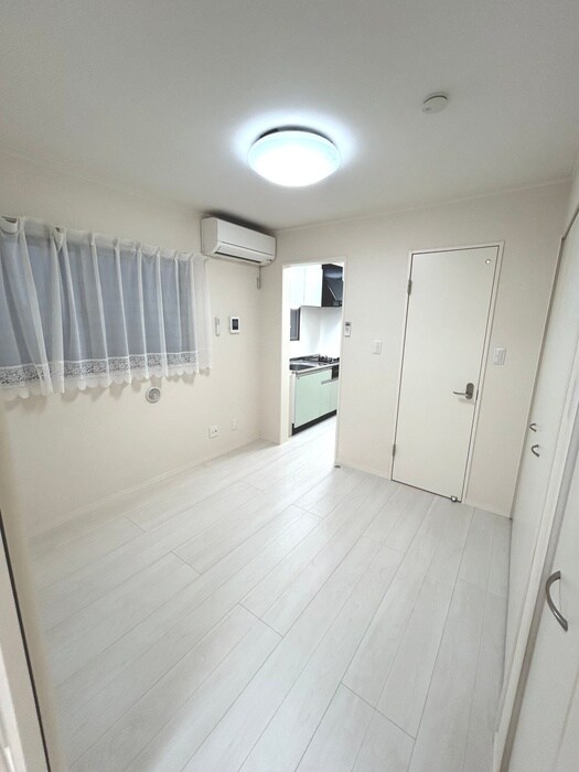 物件内観写真4　(居室)