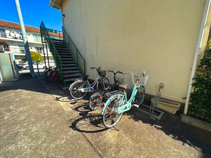 物件外観写真2　(駐輪場)