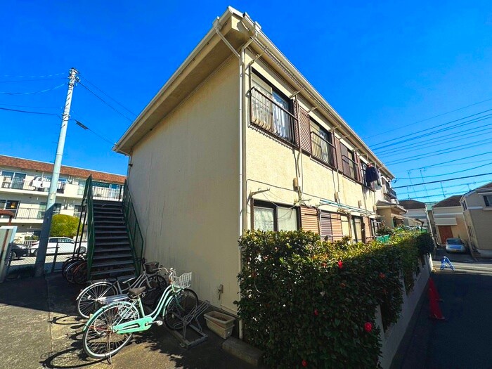 物件外観写真4　(エントランス部分)