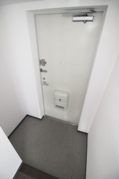物件内観写真4　(玄関)
