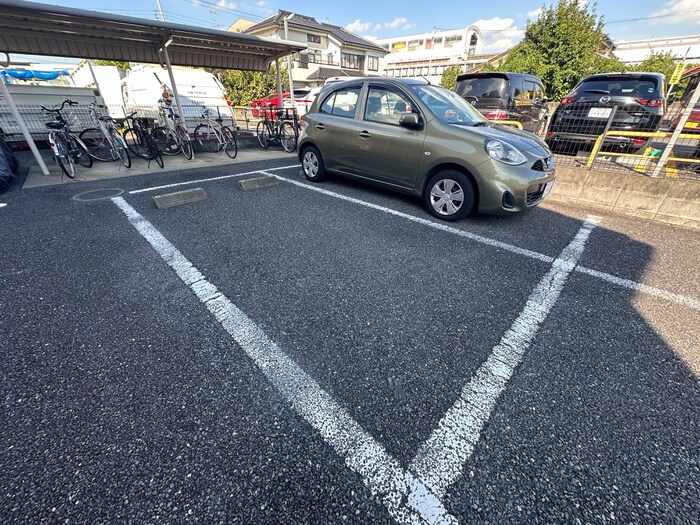 物件外観写真3　(駐車場)