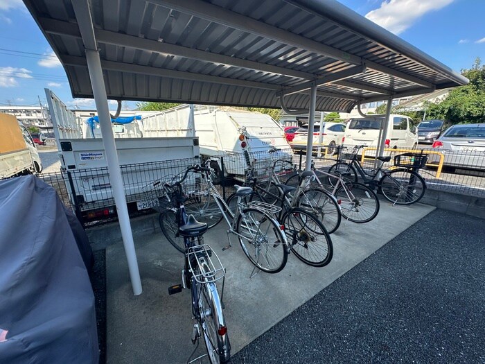 物件外観写真6　(駐輪場)