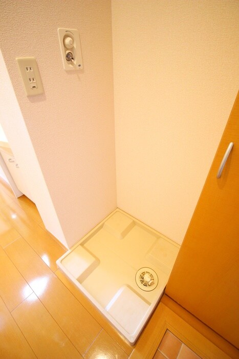 物件内観写真15　(洗濯機置場)