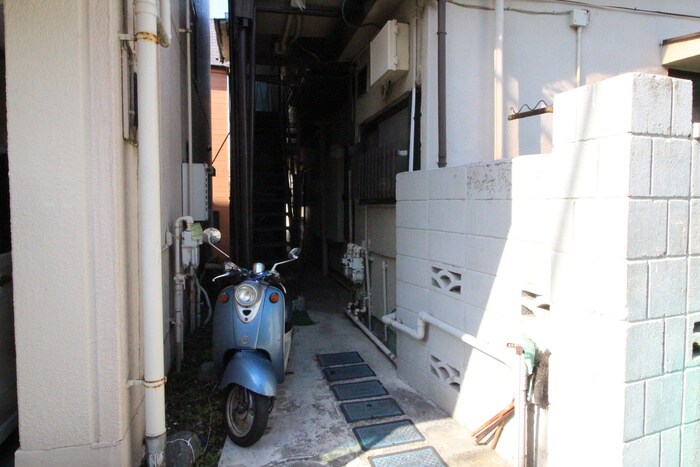 物件外観写真6　(エントランス部分)