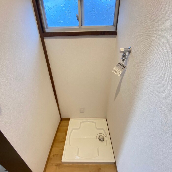 物件内観写真18　(洗濯機置場)
