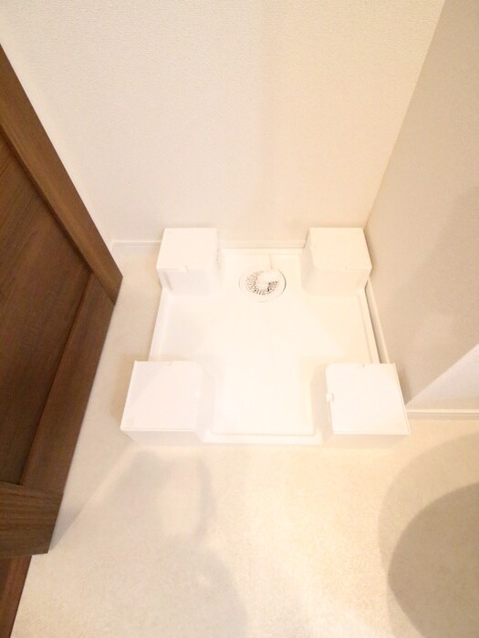 物件内観写真18　(洗濯機置場)