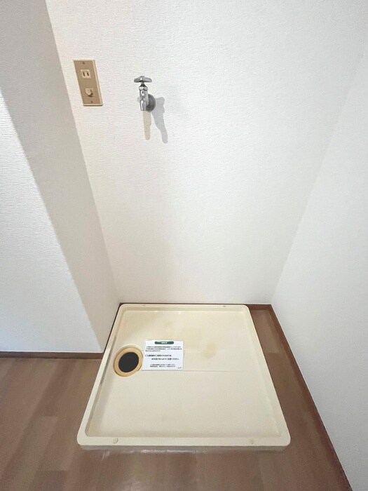 物件内観写真8　(洗濯機置場)