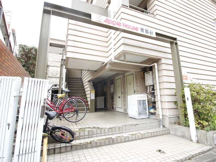 物件外観写真4　(エントランス部分)