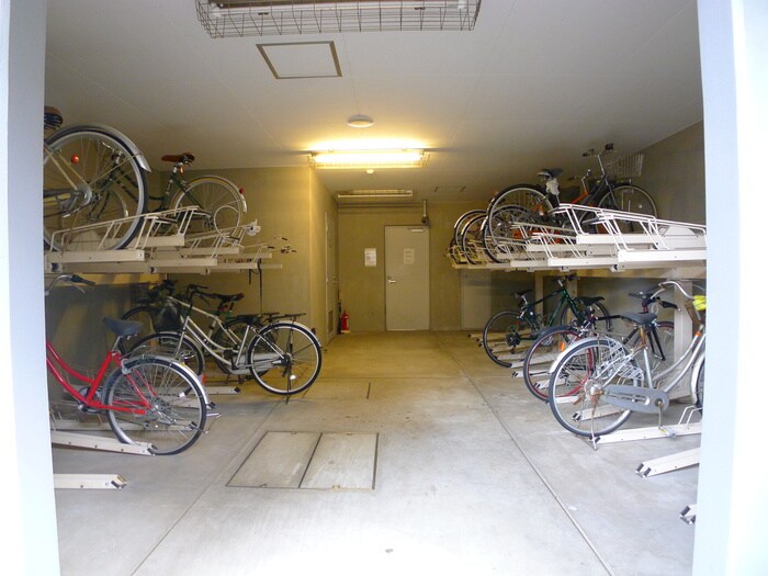 物件外観写真3　(駐輪場)