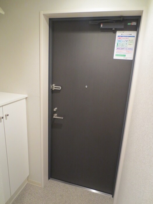 物件内観写真10　(玄関)