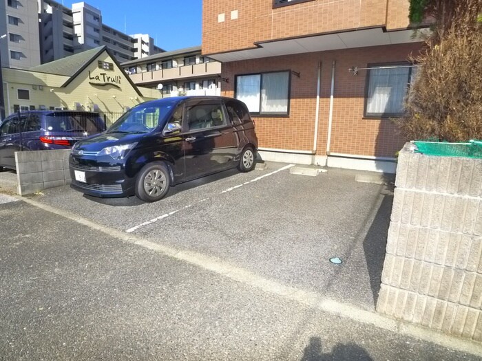 物件外観写真5　(駐車場)