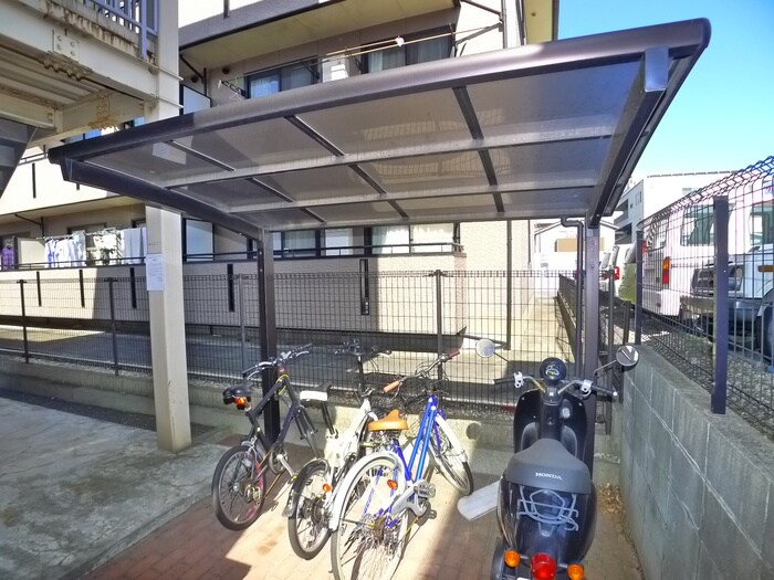 物件外観写真6　(駐輪場)