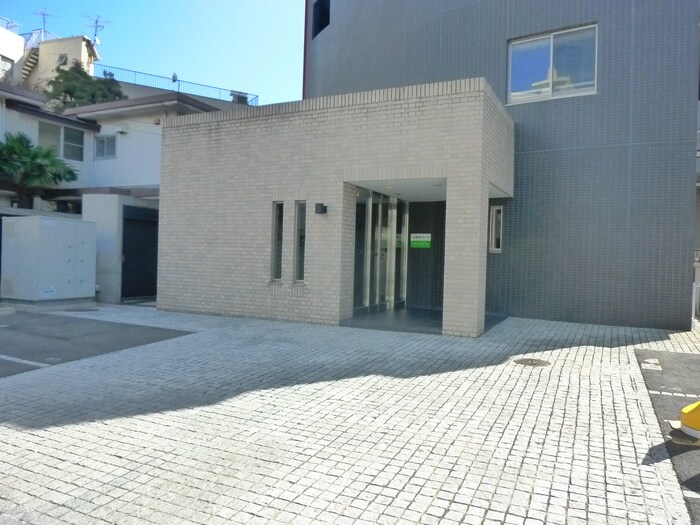 物件外観写真5　(エントランス部分)