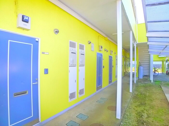 物件外観写真5　(エントランス部分)