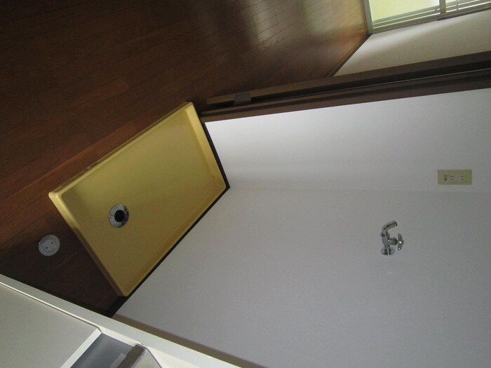 物件内観写真10　(洗濯機置場)