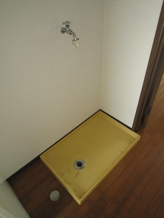 物件内観写真12　(洗濯機置場)