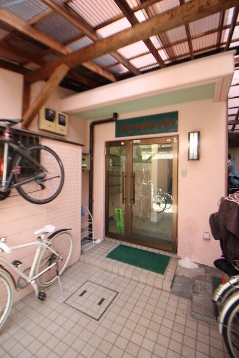 物件外観写真2　(エントランス部分)