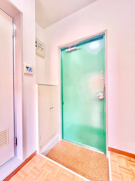 物件内観写真13　(玄関)