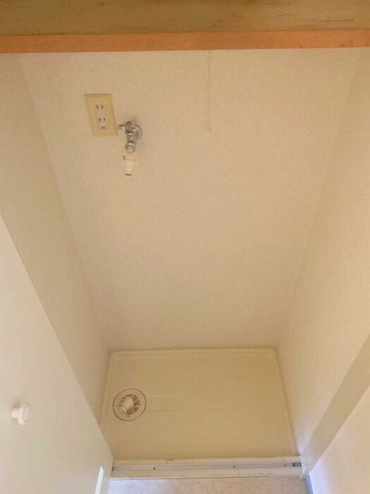 物件内観写真12　(洗濯機置場)