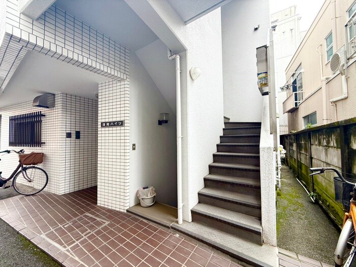 物件外観写真4　(エントランス部分)