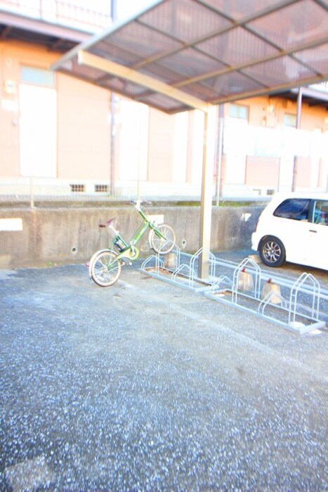 物件外観写真6　(駐輪場)