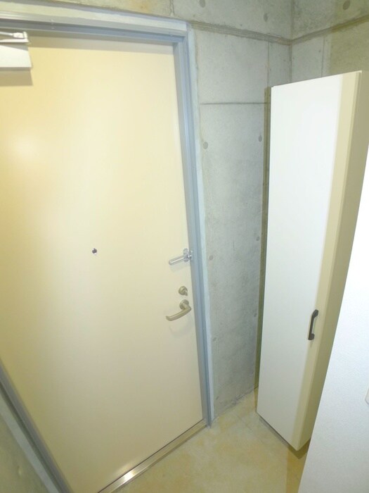 物件内観写真16　(玄関)