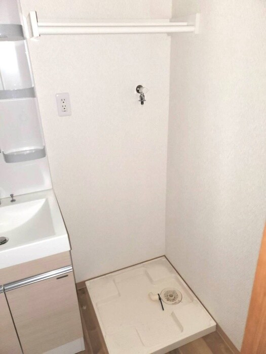 物件内観写真15　(洗濯機置場)