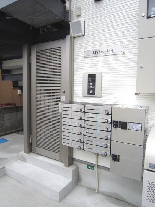 物件外観写真3　(エントランス部分)