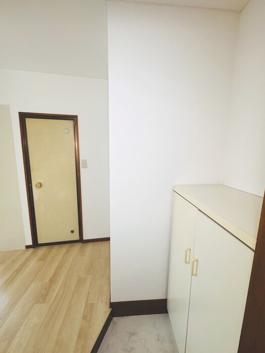 物件内観写真8　(玄関)