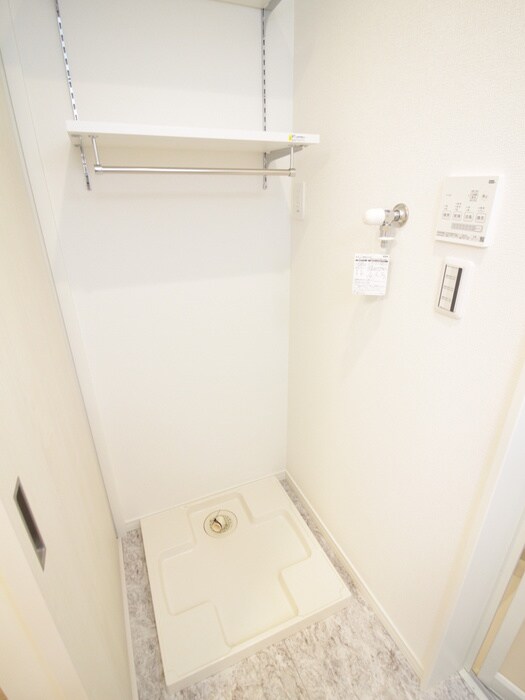 物件内観写真14　(洗濯機置場)