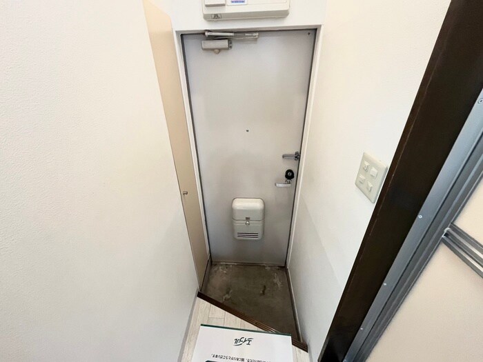 物件内観写真11　(玄関)