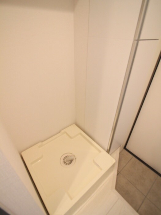 物件内観写真16　(洗濯機置場)