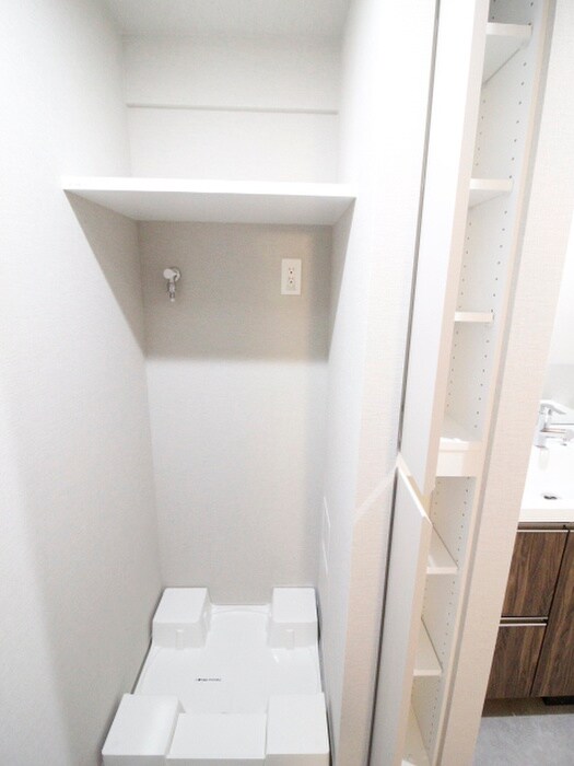 物件内観写真18　(洗濯機置場)