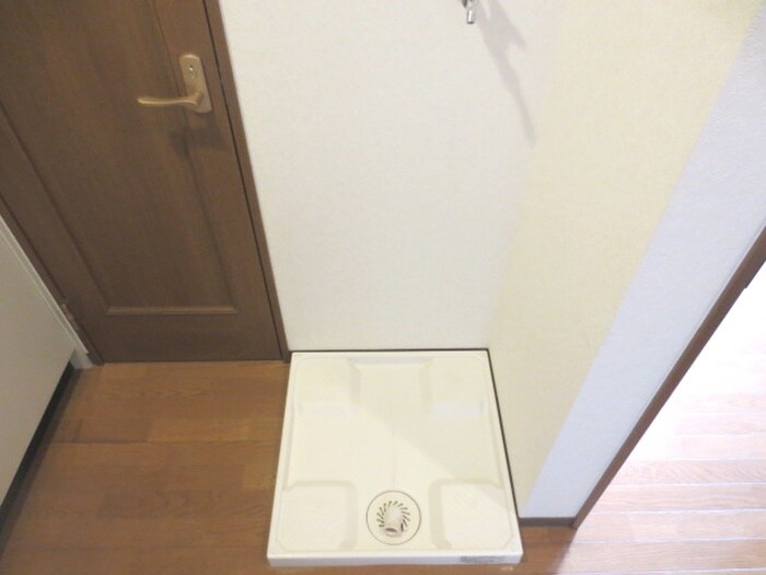 物件内観写真10　(洗濯機置場)