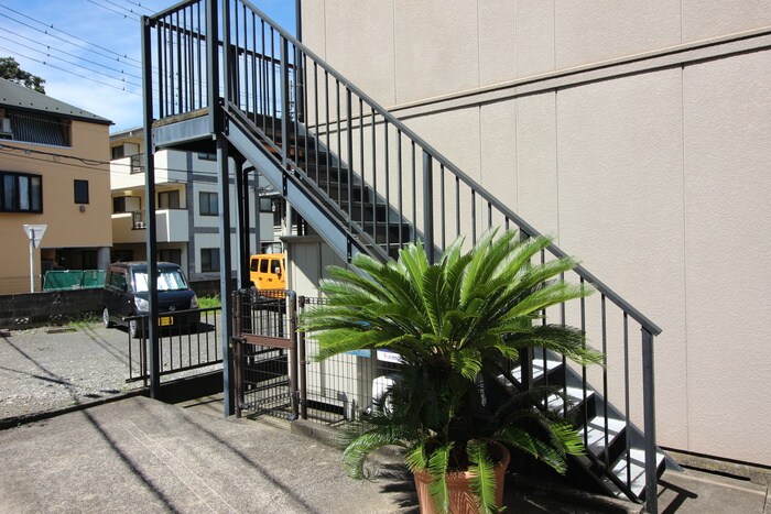 物件外観写真4　(エントランス部分)