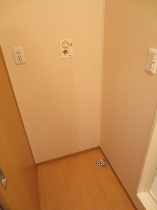 物件内観写真13　(洗濯機置場)