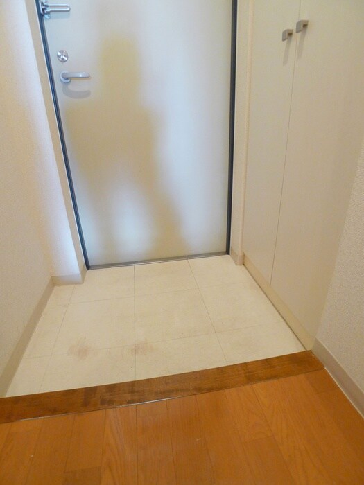 物件内観写真7　(玄関)