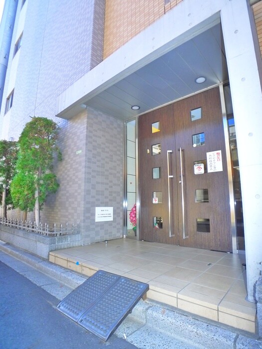 物件外観写真3　(エントランス部分)