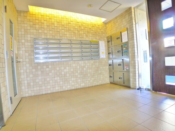 物件外観写真4　(エントランス部分)